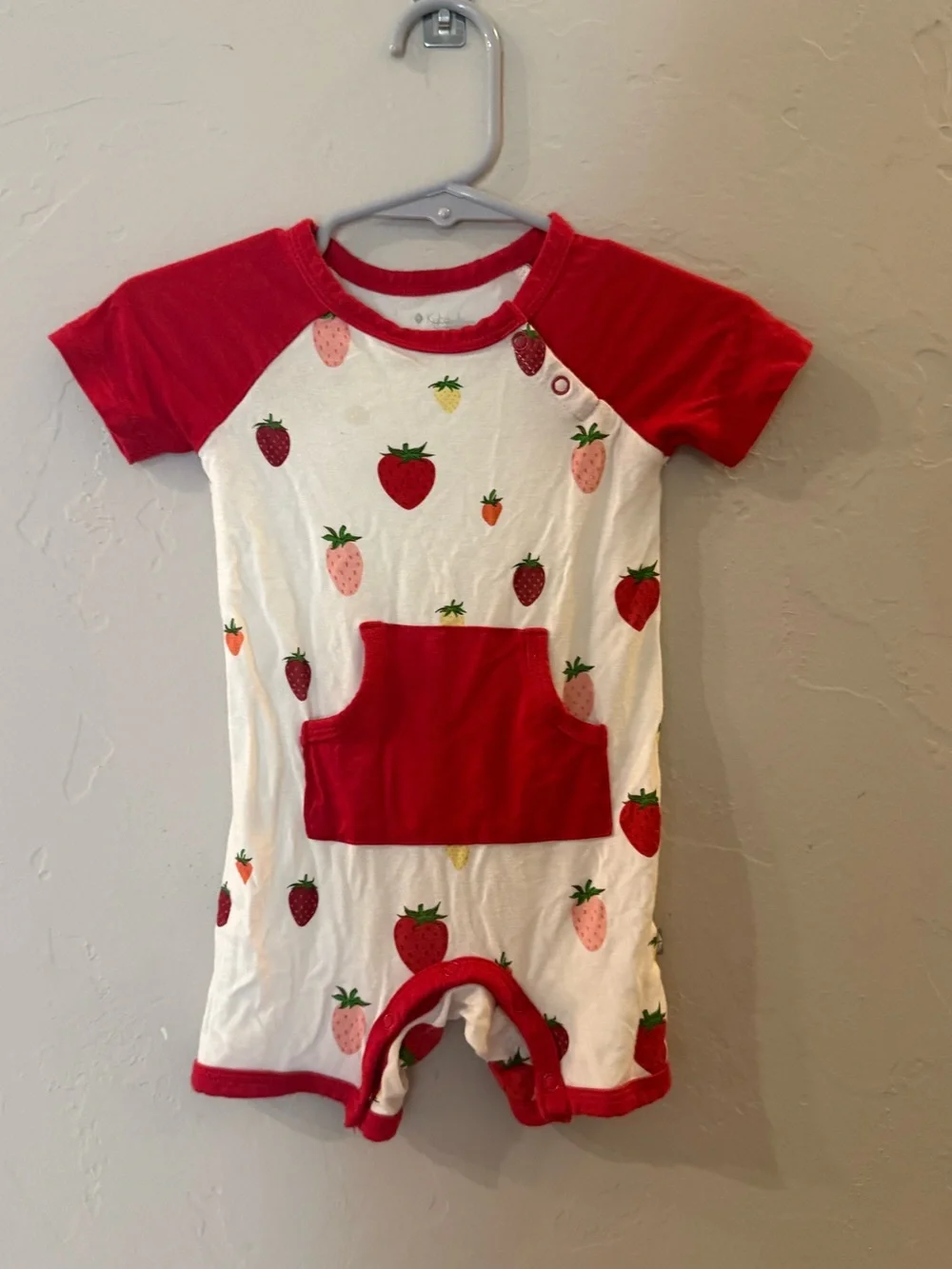 Kyte baby strawberry shortall bamboo 6-12 months